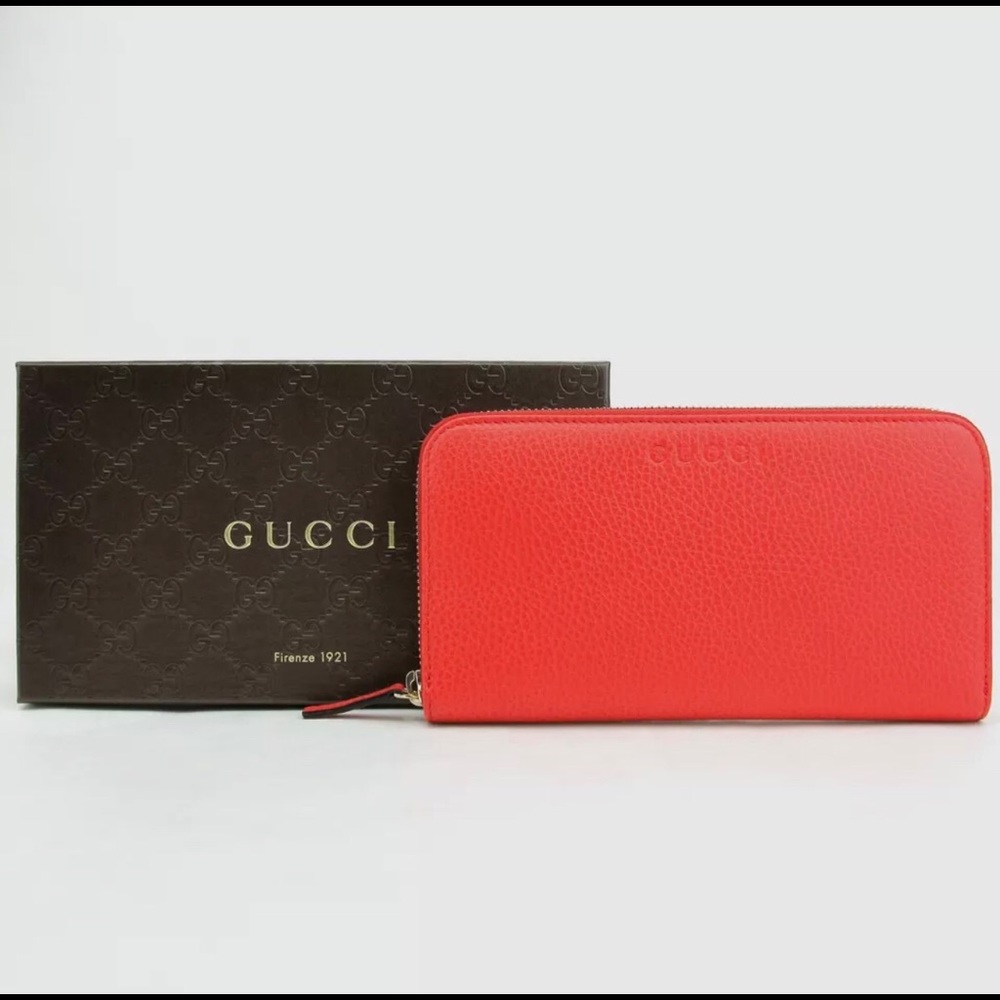 SOLD‼️ AUTHENTIC WOMENS RES GUCCI WALLET